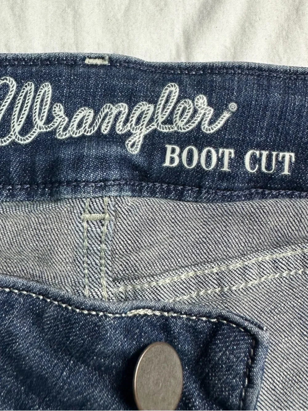 ✨ Wrangler Boot Cut‎ Stretch Jeans Dark Wash Women’s 3x34 8884-13 ✨